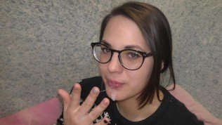 Fata Cu Ochelari Suge Pula Si Ea Sperma In Gura