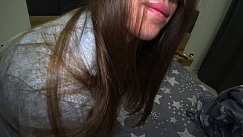 Nevasta mea se pune incet pe mine si incepe sa ma sarute pana cand ajunge la pula si o ia in gura