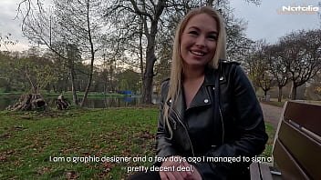 O agata in parc si o duce la el acasa pe blonda porno cu forme sexoase